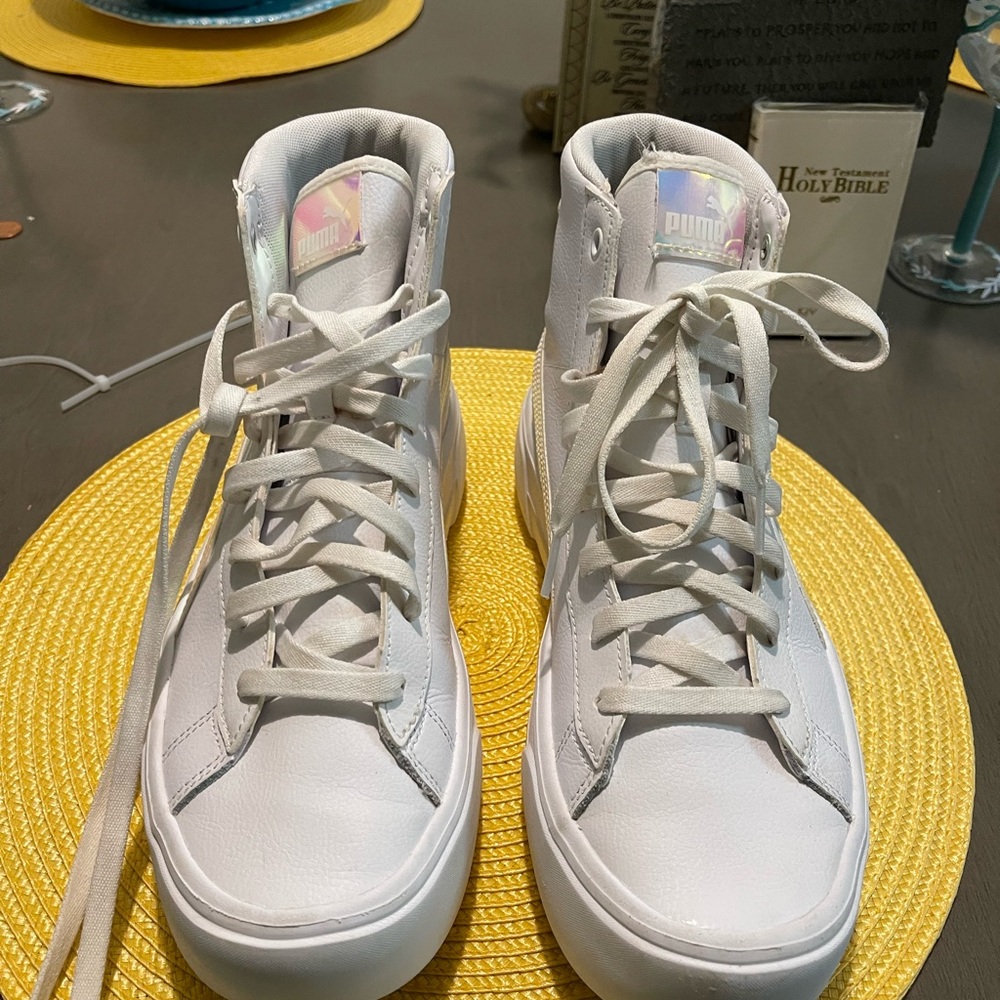 Puma White Low-Top Sneakers Minimalist Design